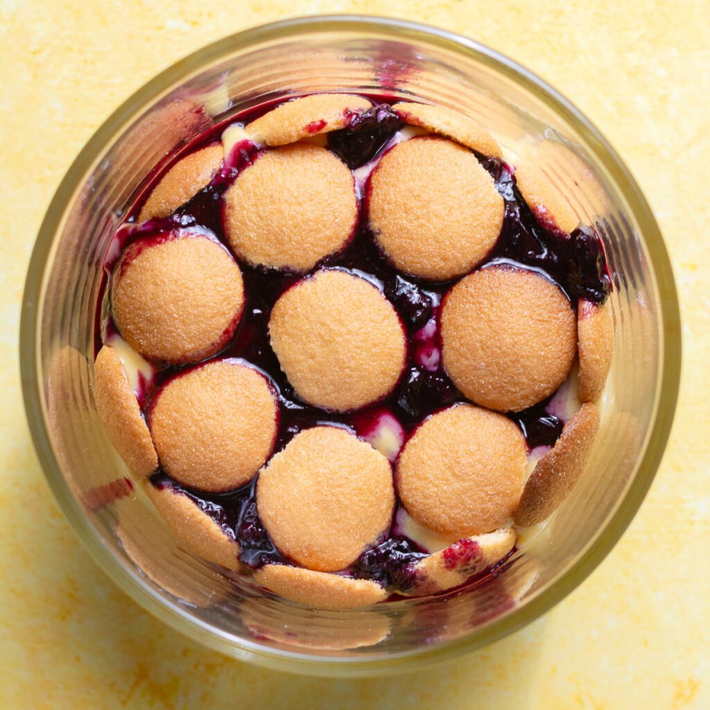 layering lemon blueberry banana pudding