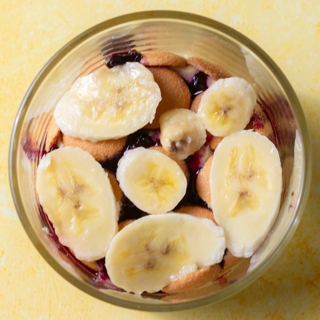 layering lemon blueberry banana pudding