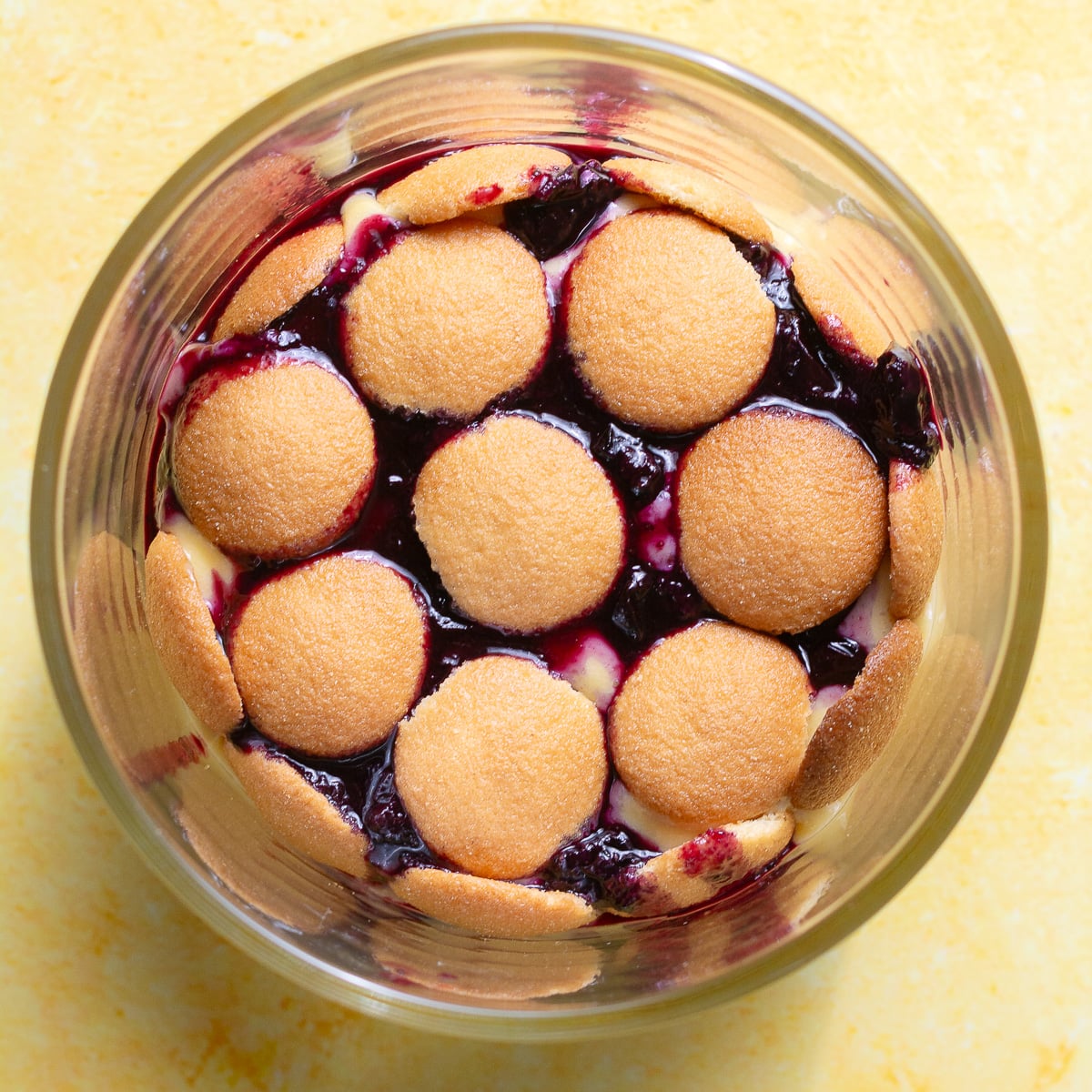 layering lemon blueberry banana pudding