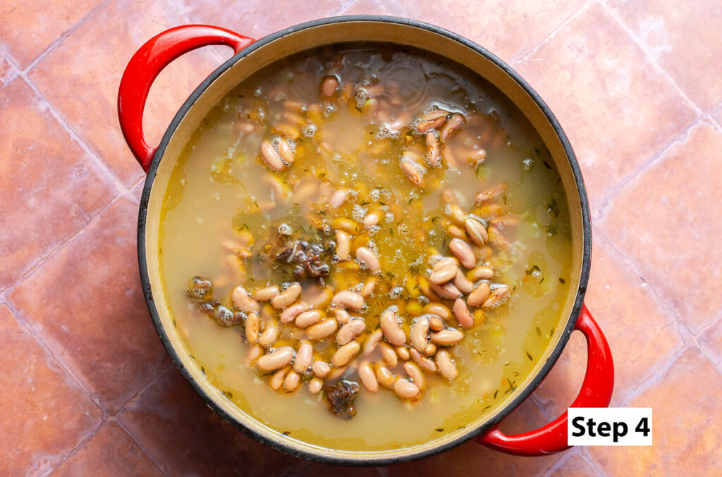 dutch oven filled turkey broth, red kidney beans & smoked turkey necks.