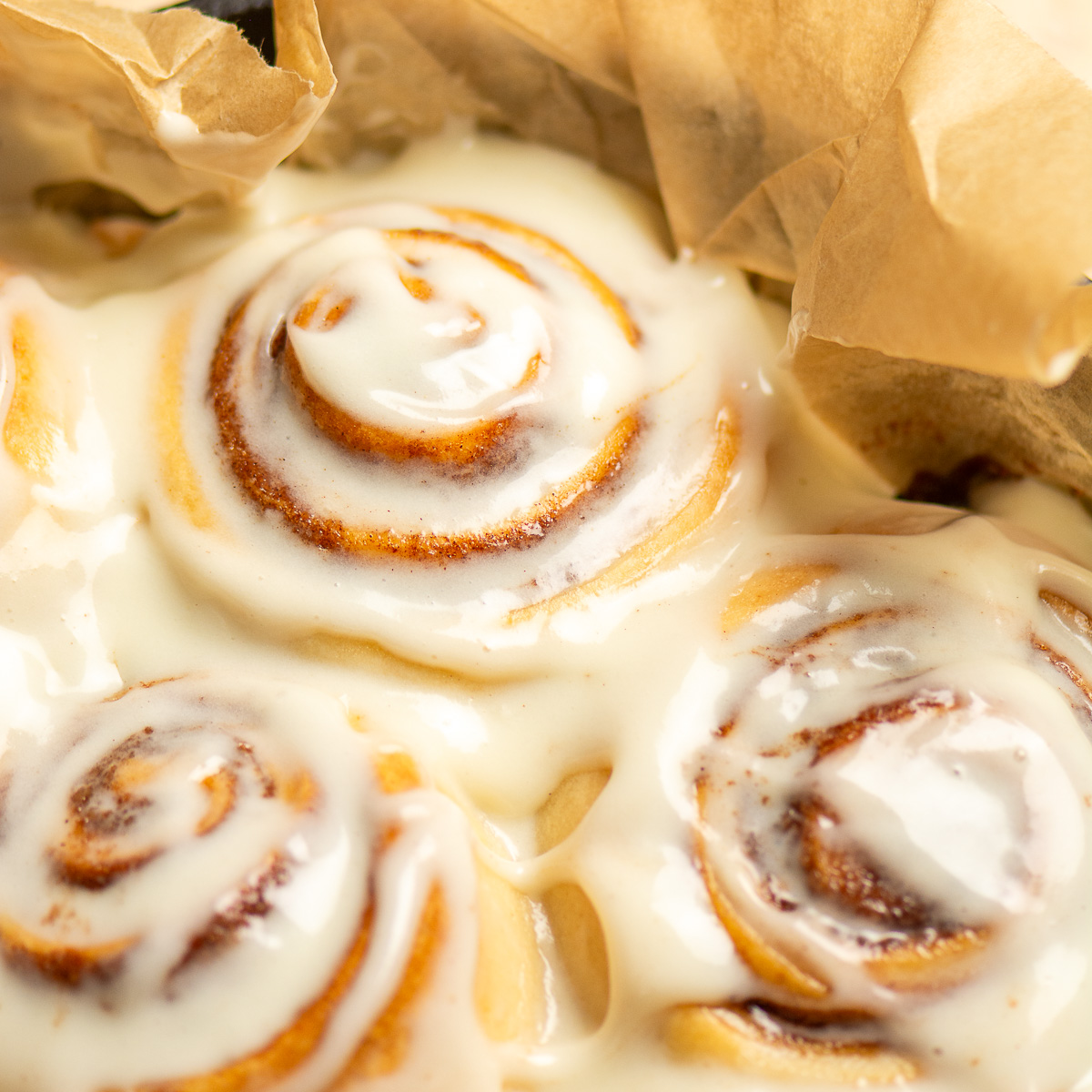 cinnamon buns with cream cheese frosting